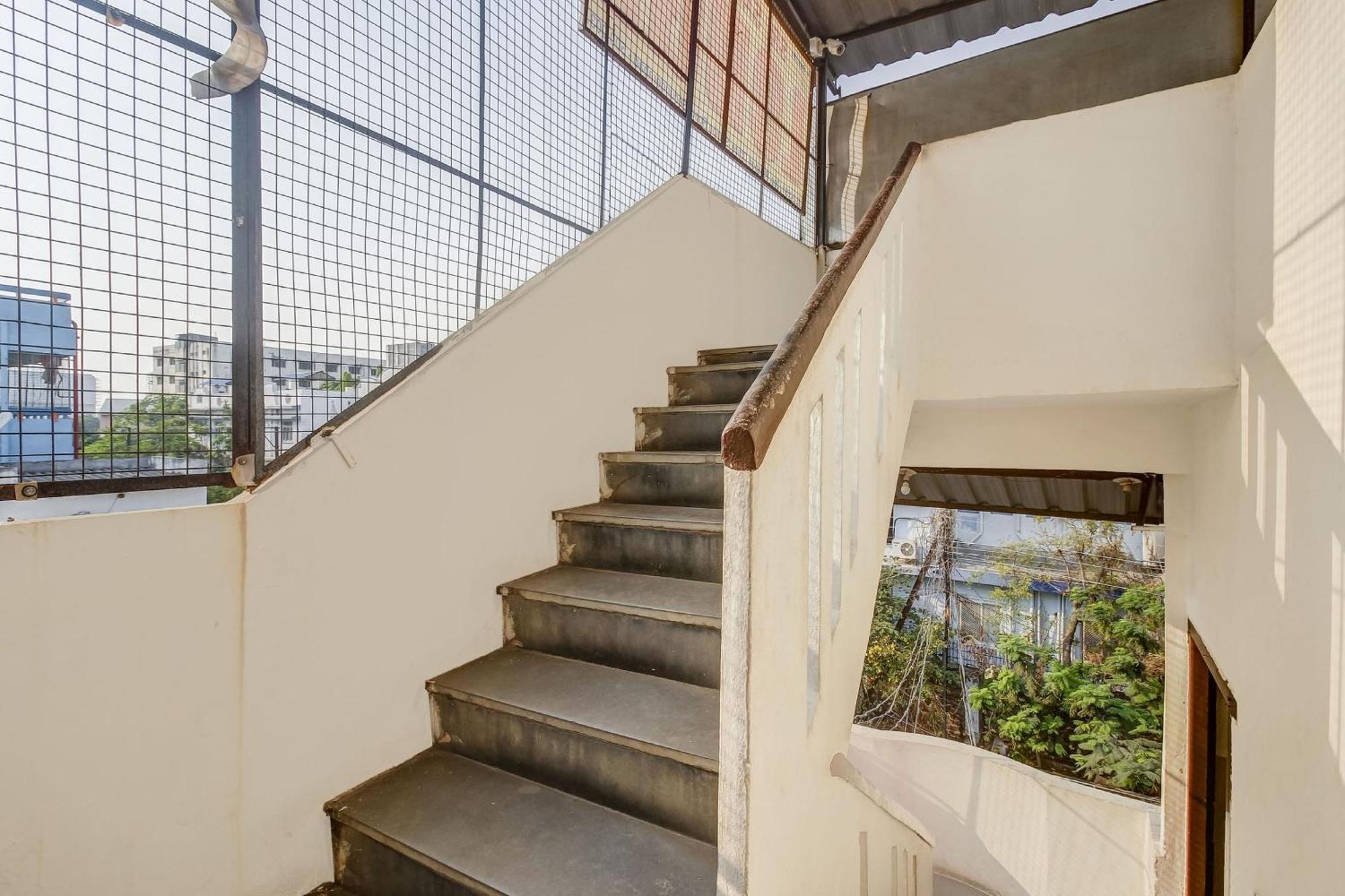 Hotel O Bhavani Rest Rooms Hyderabad Exterior photo